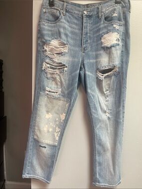 American Eagle Outfitters Light Blue Distressed Boyfriend Jeans